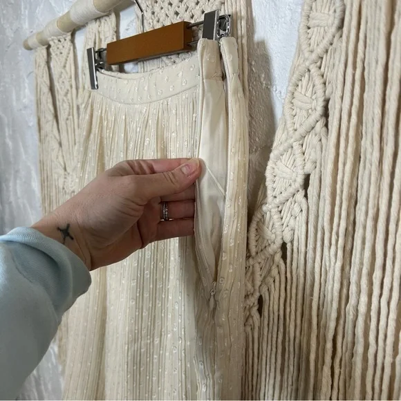 Lulus Ivory Pleated Swiss Dot Midi Skirt Women’s size Small - Picture 11 of 15